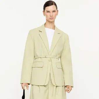 20 красивых и модных жакетов, которые спасут скучные офисные образы