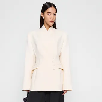 20 красивых и модных жакетов, которые спасут скучные офисные образы