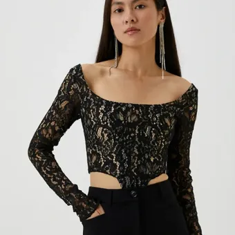 Этот корсет свел российских модниц с ума – мы собрали 12 аналогов