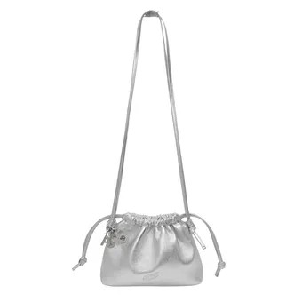 Где искать сумку-кисет &ndash; модное &laquo;вау&raquo; весны-2026