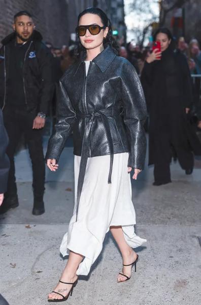 Как носить белую юбку, чтобы выглядеть модно