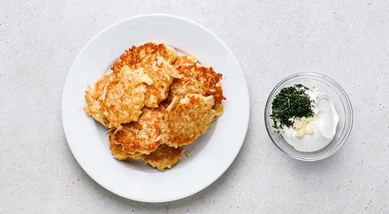 Капустные оладьи с сыром, пошаговый рецепт с фото на 399 ккал