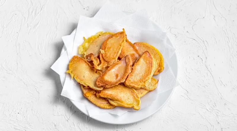 Колбаса в кляре на сковороде, пошаговый рецепт с фото на 414 ккал