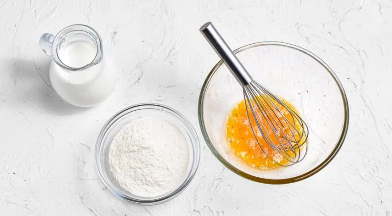 Колбаса в кляре на сковороде, пошаговый рецепт с фото на 414 ккал