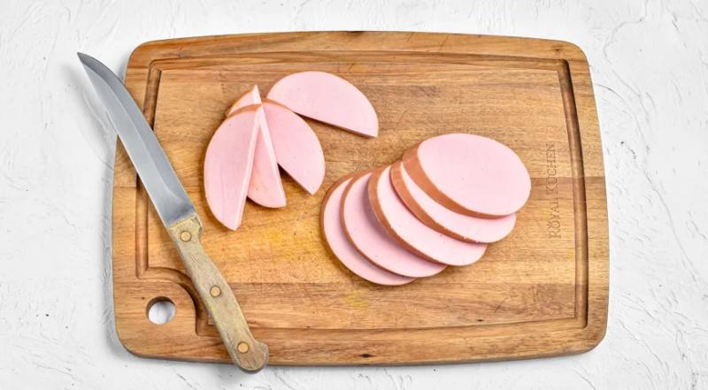 Колбаса в кляре на сковороде, пошаговый рецепт с фото на 414 ккал