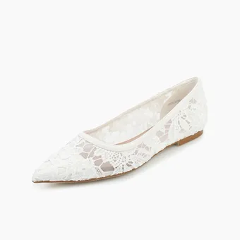 Модная обувь на лето 2026 — кружевные балетки