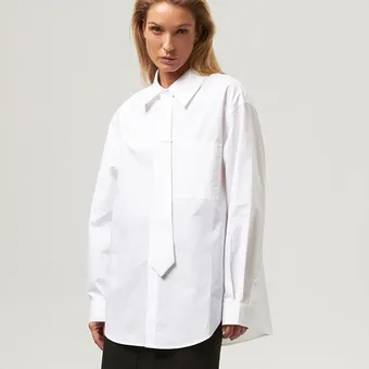 На весну тебе необходима рубашка с воротником-шарфом &ndash; вот доказательство!