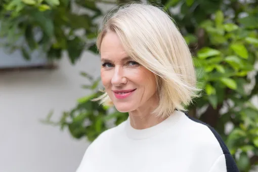 Наоми Уоттс демонстрирует идеальное сочетание цветов для женщин 50+