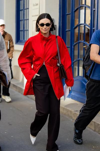 Почему красная куртка станет хитом весны 2026 года