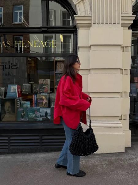 Почему красная куртка станет хитом весны 2026 года