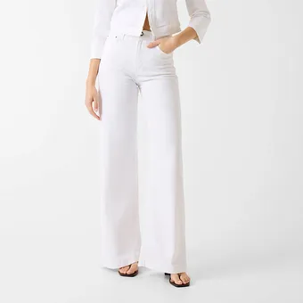 Почему на весну-2026 тебе просто необходимы белые джинсы