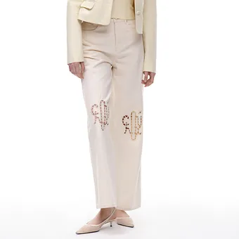 Почему на весну-2026 тебе просто необходимы белые джинсы