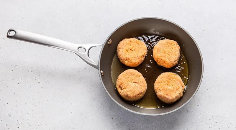 Постные морковные котлеты на сковороде, пошаговый рецепт с фото от автора nat9115 на 136 ккал