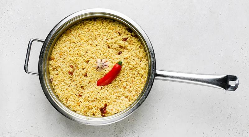 Рассыпчатый плов с курицей на сковороде, пошаговый рецепт с фото на 313 ккал