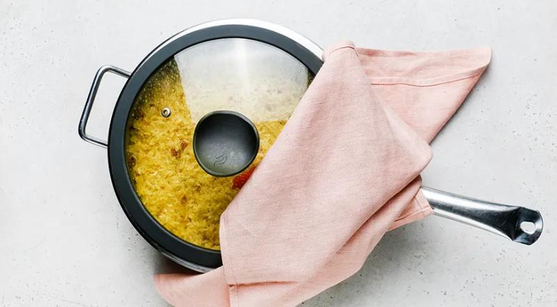 Рассыпчатый плов с курицей на сковороде, пошаговый рецепт с фото на 313 ккал