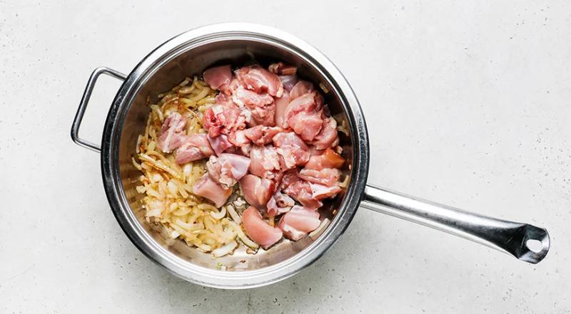 Рассыпчатый плов с курицей на сковороде, пошаговый рецепт с фото на 313 ккал