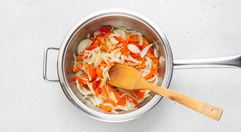 Тушеная картошка с фрикадельками, пошаговый рецепт с фото на 532 ккал