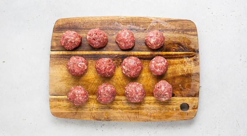 Тушеная картошка с фрикадельками, пошаговый рецепт с фото на 532 ккал