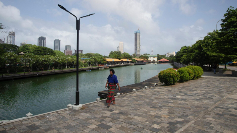 Утечка нефти в океан не испугала туристов на Шри-Ланке