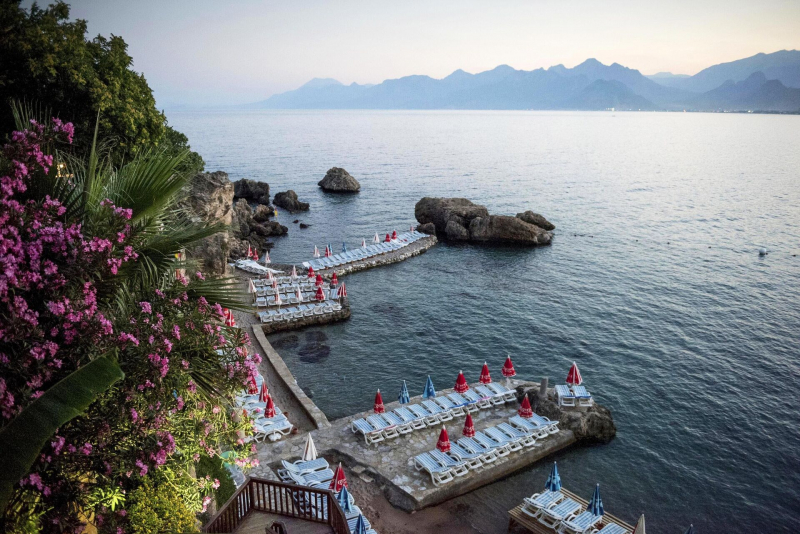 Вместо Дубая и Абу-Даби. Куда поехать за безопасным пляжным отдыхом в марте