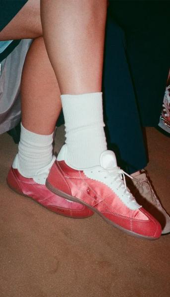 10 пар &laquo;деликатных&raquo; кроссовок &ndash; это самая трендовая модель весны-2026