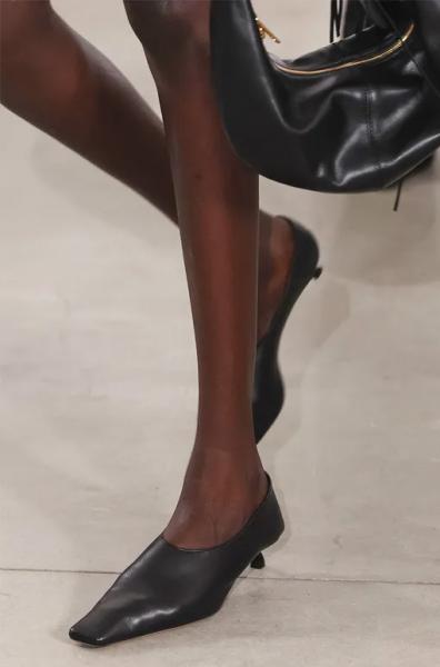 12 актуальных пар классических черных лодочек &ndash; для девушек со вкусом