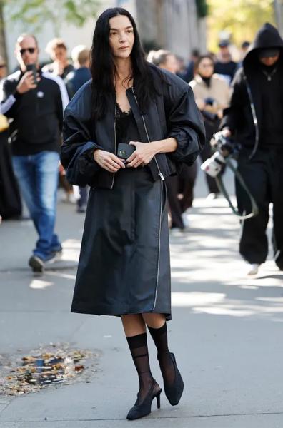 12 актуальных пар классических черных лодочек &ndash; для девушек со вкусом