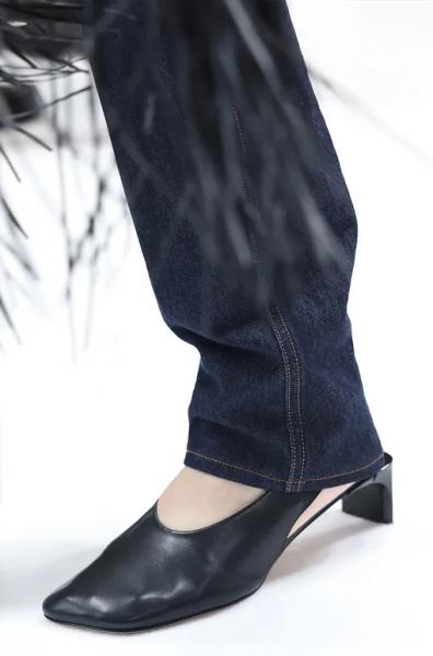 12 актуальных пар классических черных лодочек &ndash; для девушек со вкусом