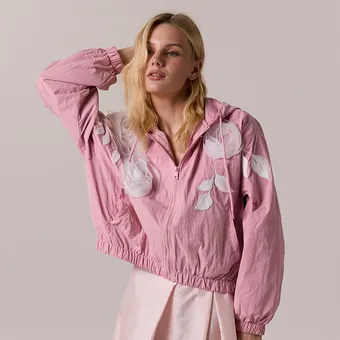 12 дофаминовых ветровок &ndash; будешь сиять, как солнце, в эту хмурую весну