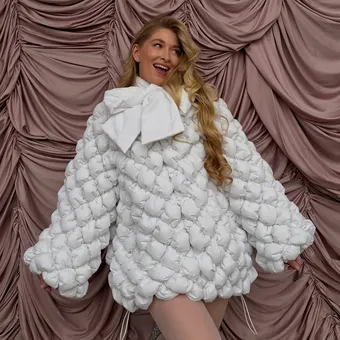 12 дофаминовых ветровок &ndash; будешь сиять, как солнце, в эту хмурую весну