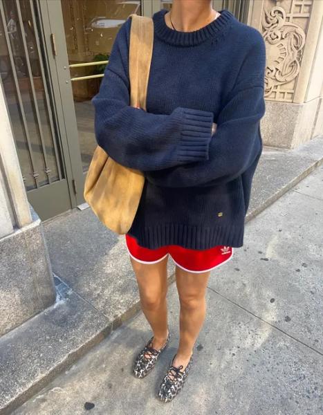 Балетки со шнуровкой: так выглядит самая модная обувь лета 2026