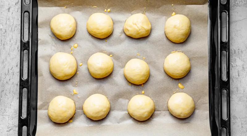 Булочки с конфетами, пошаговый рецепт с фото на 340 ккал