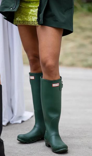 И пускает капает, капает с неба: 12 пар модных резиновых сапог