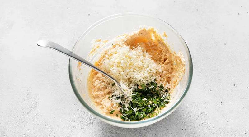 Яйца, фаршированные сыром и чесноком, пошаговый рецепт с фото на 175 ккал