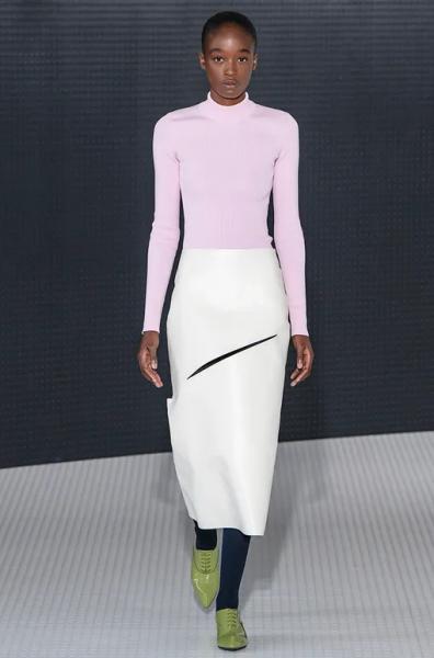 Как носить розовый и хаки - новый тренд весны-2026