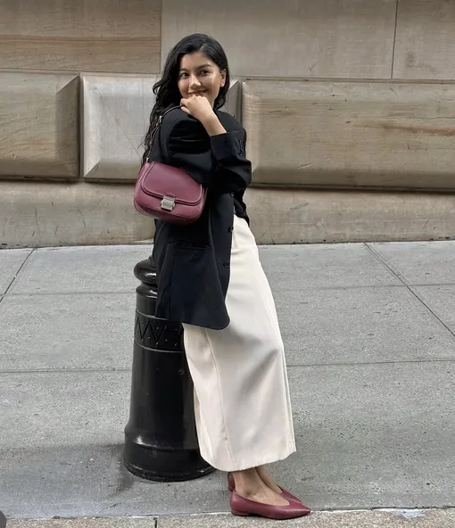 Как носить топы, юбки и рубашки в стиле Кэролин Бассетт