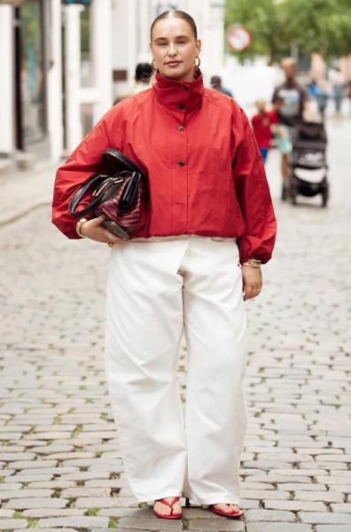 Красная обувь весной 2026: как носить и с чем сочетать