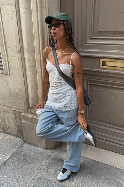 Модные образы с бейсболкой на весну-лето 2026