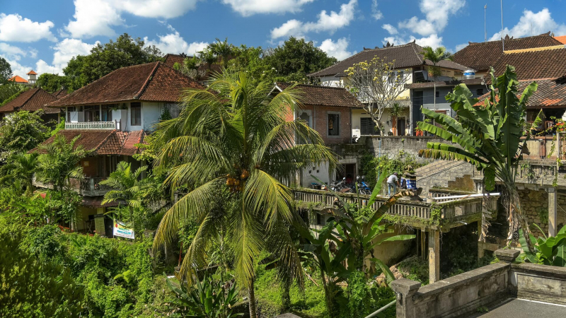 Мошенники на Бали используют религиозные обряды для обмана туристов