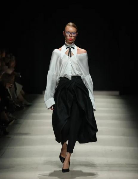 Офискор, который мы заслужили: подборка образов с Московской недели моды