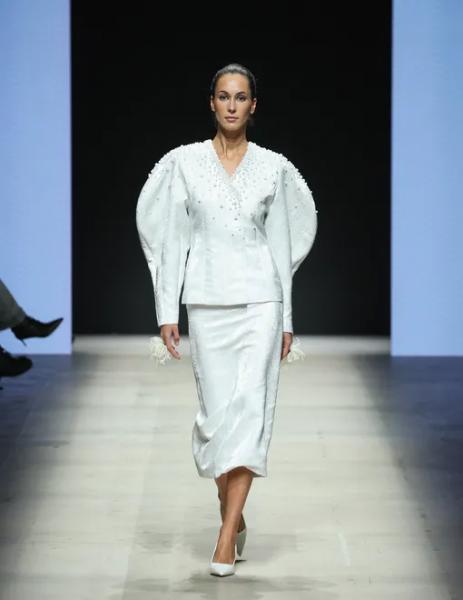 Офискор, который мы заслужили: подборка образов с Московской недели моды