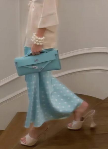 «Оттенок тиффани» в моде: как носить бирюзовый в 2026 году?