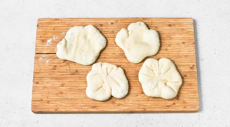 Плацинды с творогом и зеленью, пошаговый рецепт с фото на 416 ккал