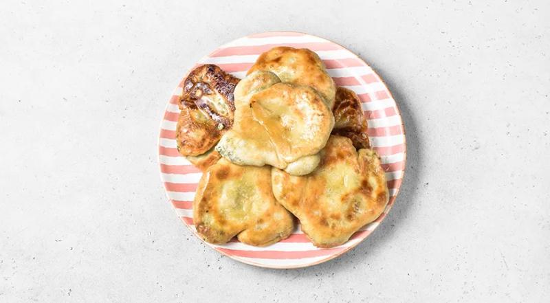 Плацинды с творогом и зеленью, пошаговый рецепт с фото на 416 ккал