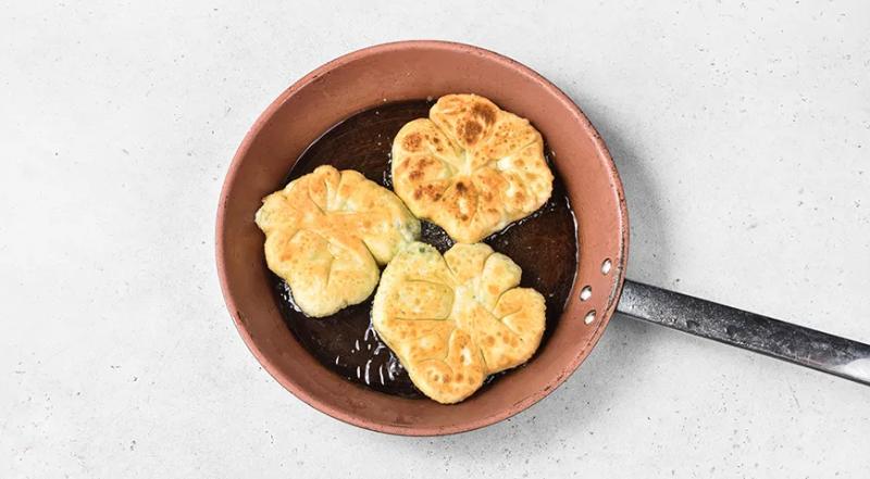 Плацинды с творогом и зеленью, пошаговый рецепт с фото на 416 ккал