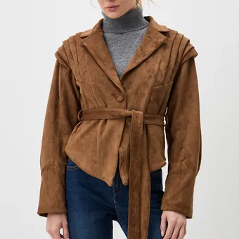 Плиссированная куртка &mdash; главная вещь весны 2026 года