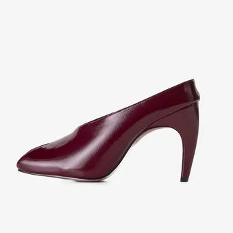 Пошли по наклонной: самые модные туфли 2026 года должны быть &laquo;косыми&raquo;