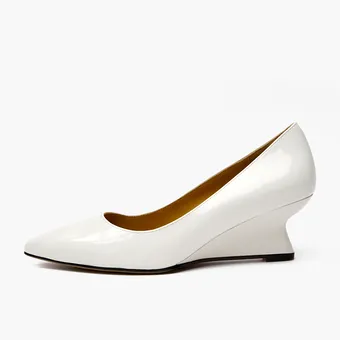 Пошли по наклонной: самые модные туфли 2026 года должны быть &laquo;косыми&raquo;