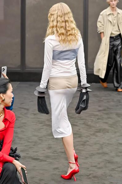 Пошли по наклонной: самые модные туфли 2026 года должны быть &laquo;косыми&raquo;