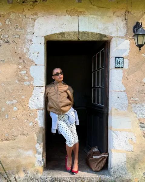 Принты в горошек летом 2026: стильные тренды без устаревших образов